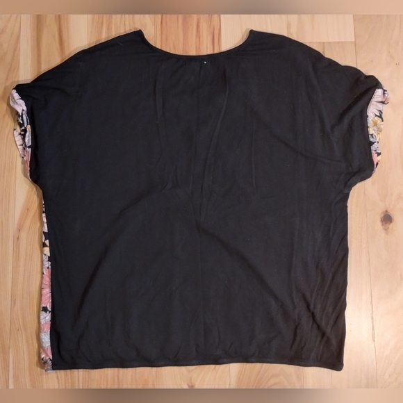 Maurice's v neck floral boxy top - Picture 5 of 9